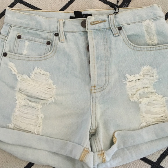 NWT Forever 21 high wasted denim shorts. Size 26