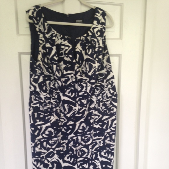 Curve hugging Navy and White Dress 18W