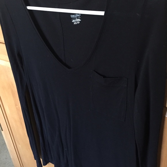 Black tight top - Picture 2 of 3