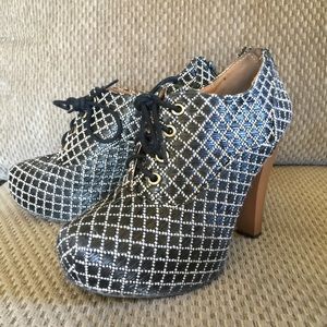 Qupid Heeled Booties