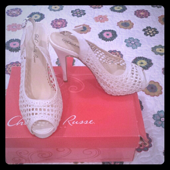 Adorable white heels Never Worn