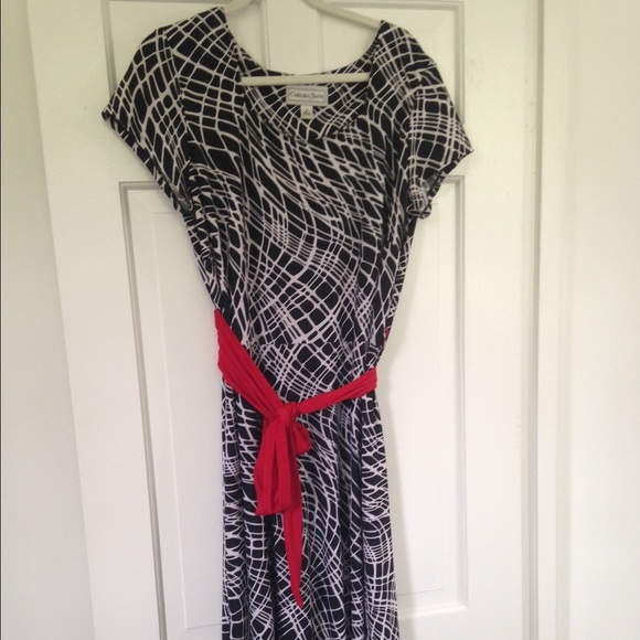 Black and White dress with pop of Red!