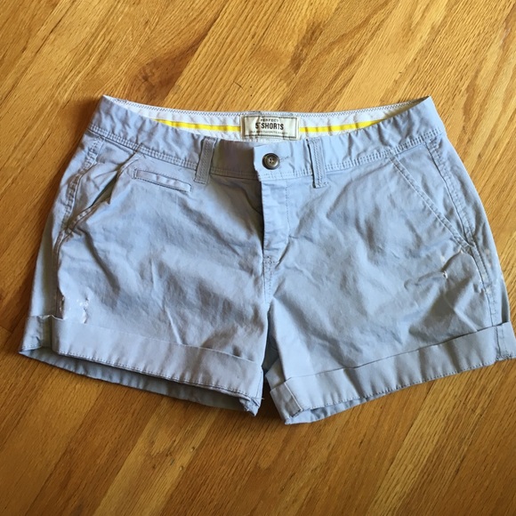 Old Navy light grey 5" shorts - Picture 1 of 2