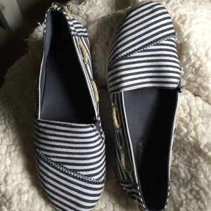 Nautica slip-on, navy & white stripe canvas, 6.5