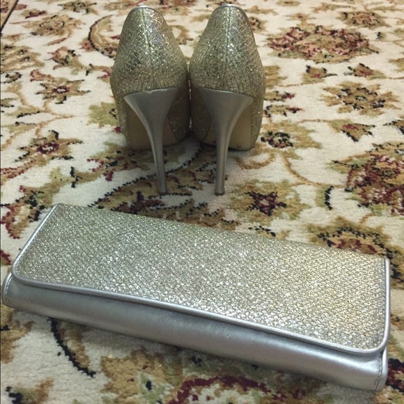Gold glittery 4" heels from ALDO. Free $10 instep - Picture 3 of 4