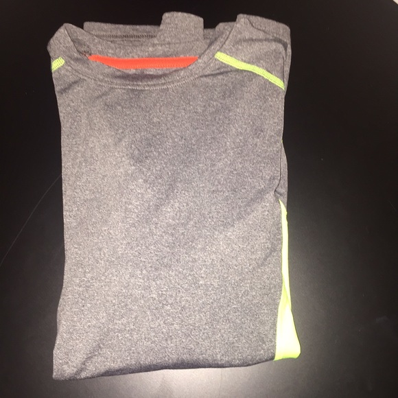 Fitted Tek Gear t-shirt - Picture 2 of 2