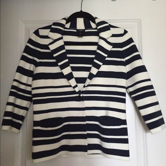💙Beautiful Navy Stripe Ann Taylor blazer. M/P💙
