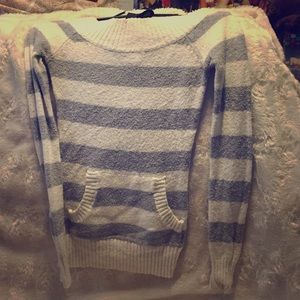 Off shoulder long sleeve