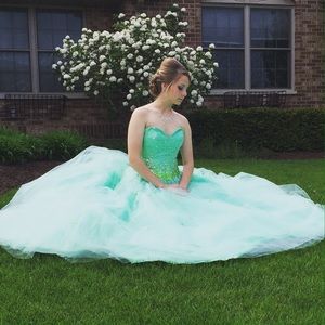 Long mint green prom/formal dress