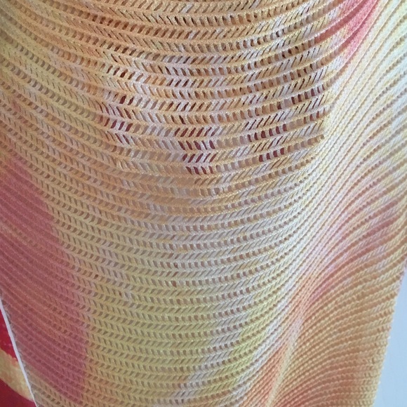 Sexy summer top w/ mesh on front & ruched sides - Picture 3 of 4