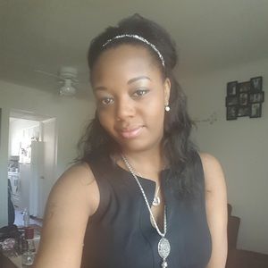 Meet your Posher, Pia