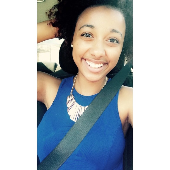 Meet your Posher, Anntoneya - Picture 1 of 1