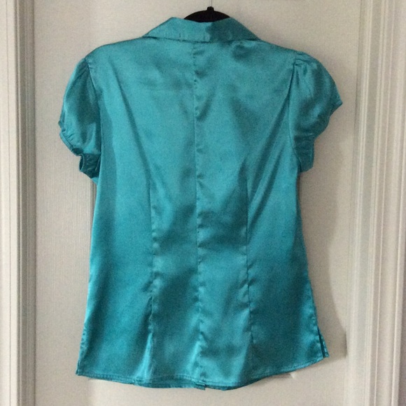 Turquoise top, cropped sleeves. Worn once. - Picture 4 of 4