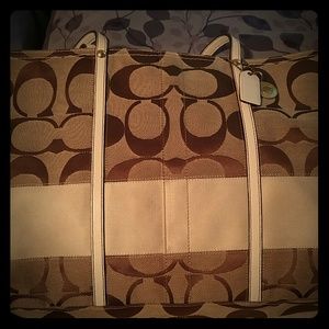 Medium size coach tote
