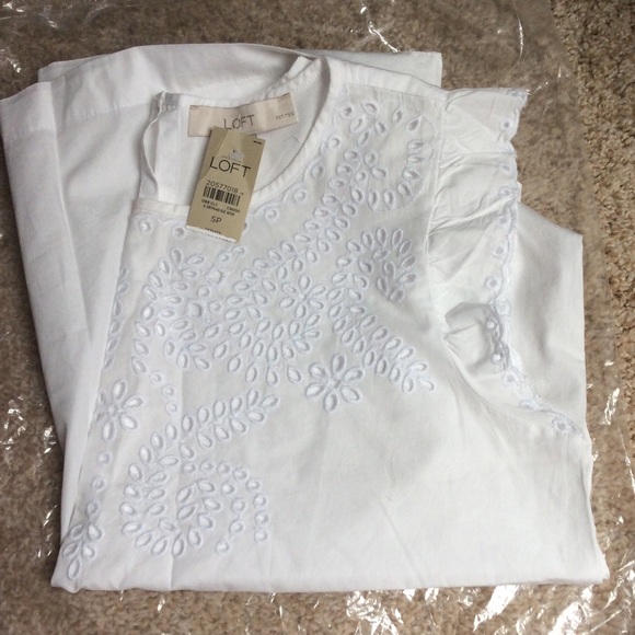 Petite eyelet flutter top - Picture 3 of 4