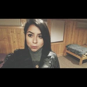 Meet your Posher, Carolina