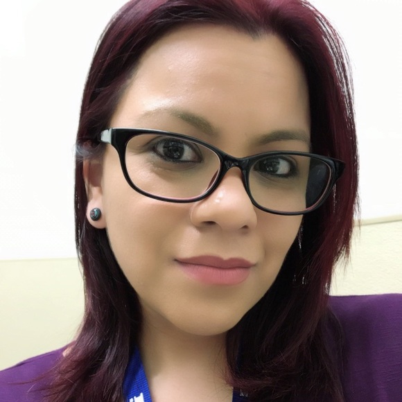 Meet your Posher, Liz - Picture 1 of 1