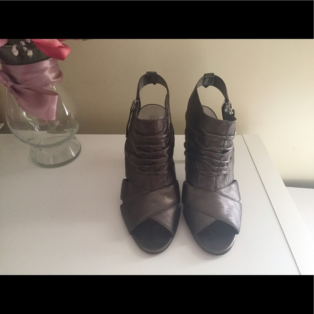 Guess sandal/bootie size 10