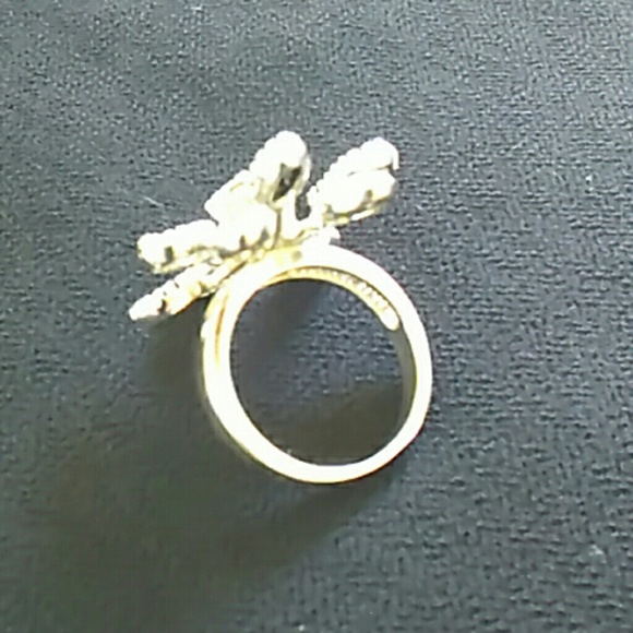 💍 Flower Statement Ring - Picture 4 of 4