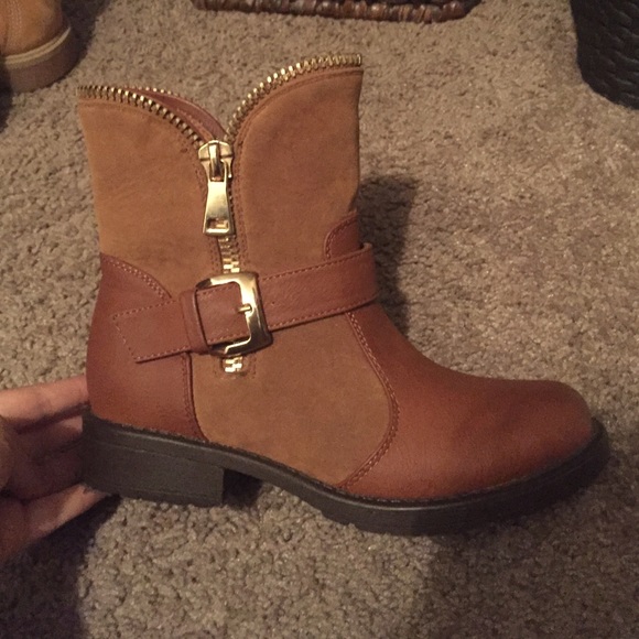 booties - Picture 1 of 3