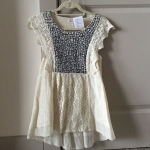 Anthropologie- meadow and rue cream embroidered