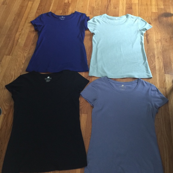 👚Four Banana Republic Classic Tees👕