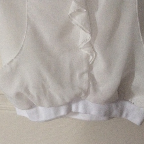 White top - Picture 3 of 4