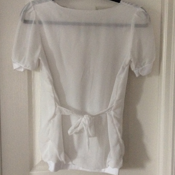 White top - Picture 4 of 4