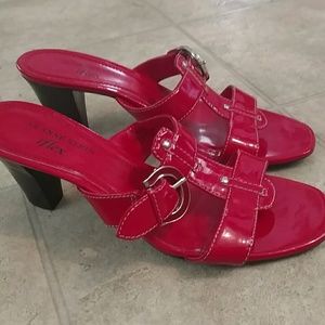 Anne Klein patent sandles