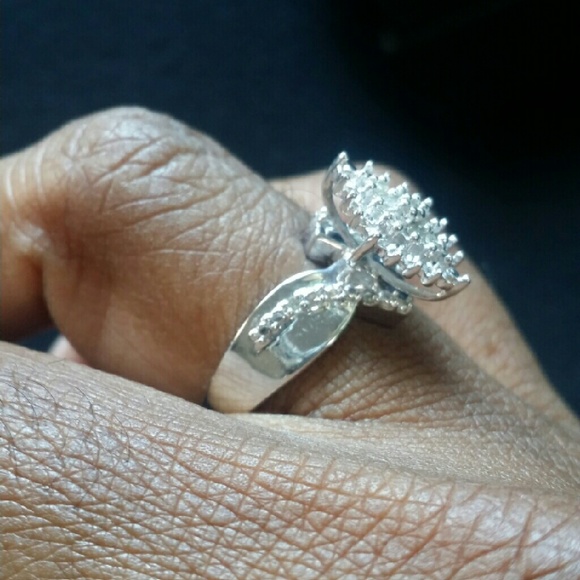 BEAUTIFUL SOLID STAMPED 925 STERLING DIAMOND RING - Picture 2 of 3