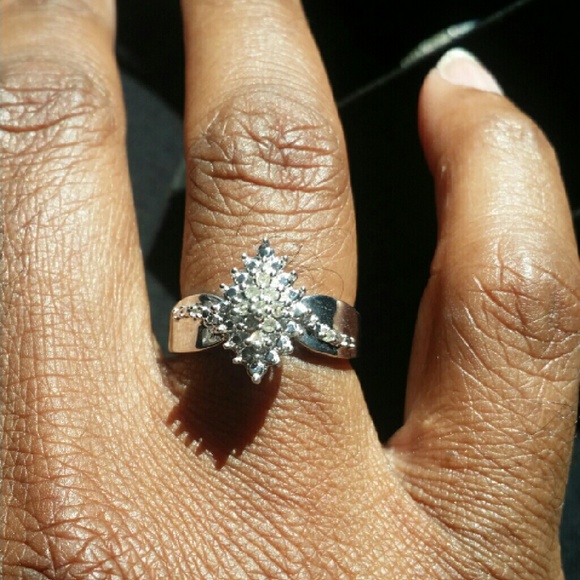 BEAUTIFUL SOLID STAMPED 925 STERLING DIAMOND RING - Picture 3 of 3