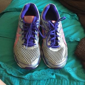 ASIC tennis shoes, gel bottom.