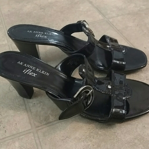 Anne Klein patent sandles
