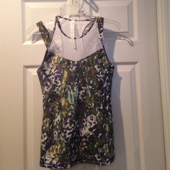 NWOT Lulu lemon Running/ Yoga top
