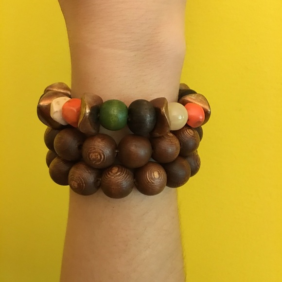 Collection of three wooden bracelets - Picture 2 of 2