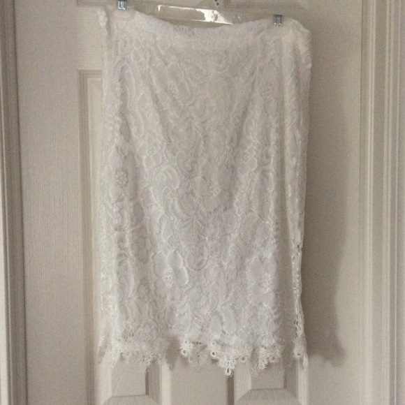 Two piece white skirt and top set - Picture 3 of 4