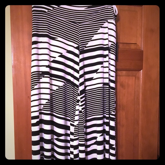 Black & white knit palazzo pants