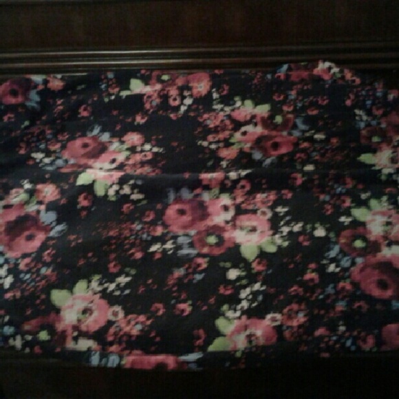 Fitted skirt