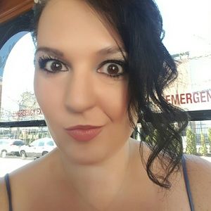 Meet your Posher, Leslie