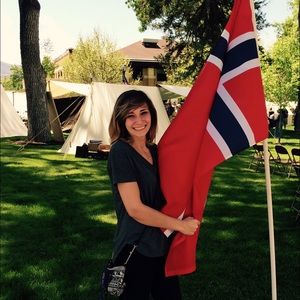 Meet your Posher, Cleo