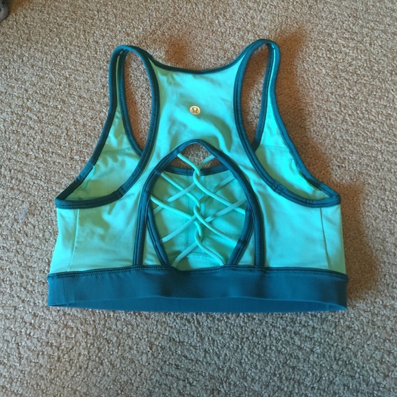 Lululemon sports bra