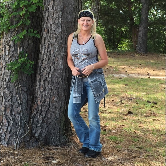 Country Gal - Picture 2 of 4