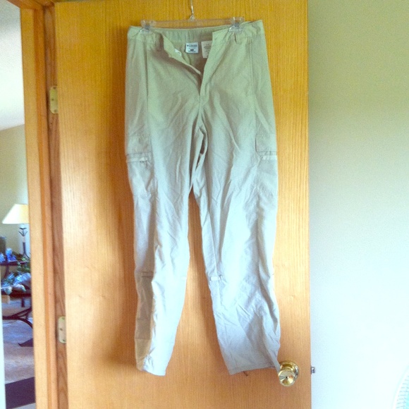 NWOT - Columbia hiking/outdoors pants