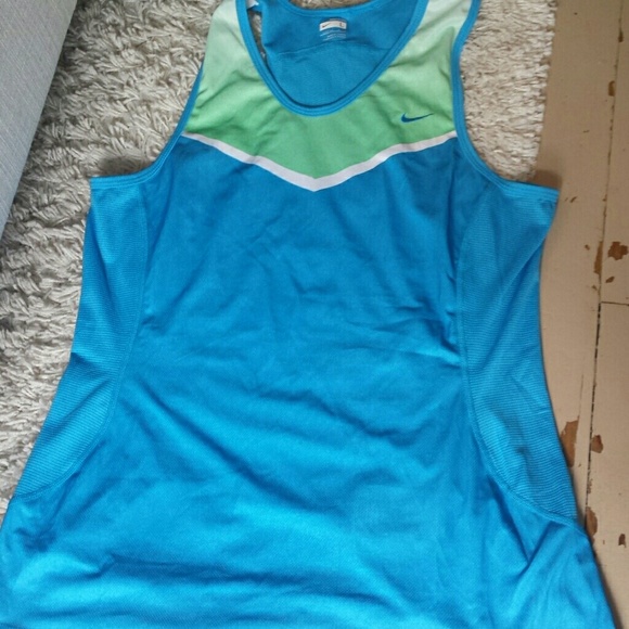 Nike fit dry tank