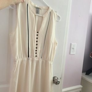 Pretty sleeveless summer dress