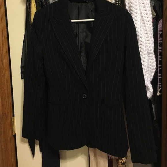 Long sleeved pinstriped blazer - Picture 2 of 4
