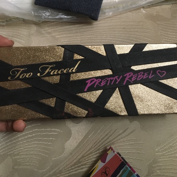 Too faced pretty rebel palette