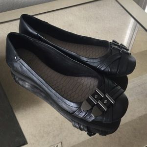 Black Gianni Bini flats