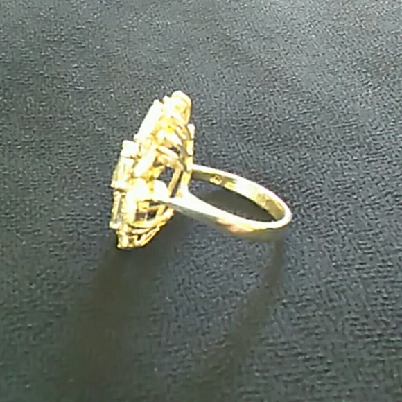 💍Exquisite Silver & Rhinestone Ring - Picture 2 of 4