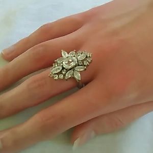 💍Exquisite Silver & Rhinestone Ring
